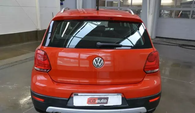 VOLKSWAGEN Polo 