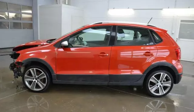 VOLKSWAGEN Polo 