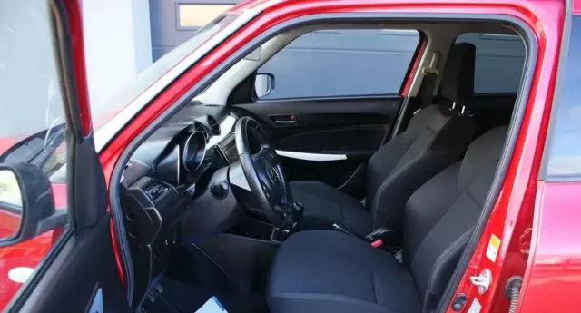SUZUKI Swift 