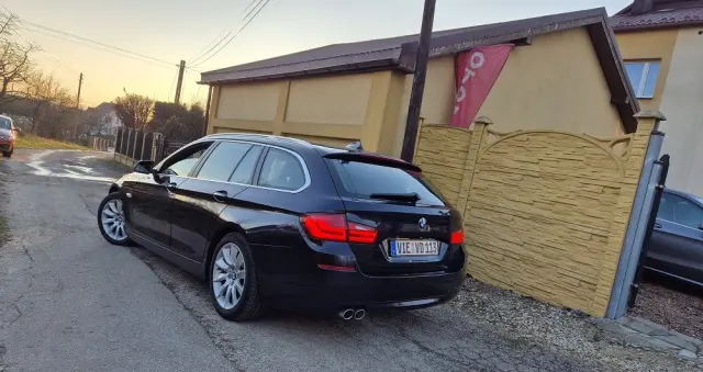 BMW Seria 5 520i Sport-Aut