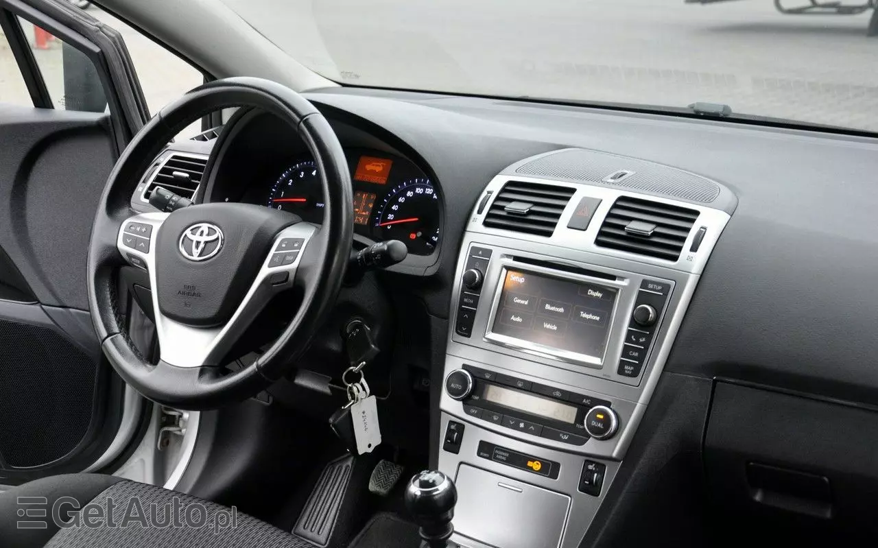 TOYOTA Avensis 1.8 Sol plus