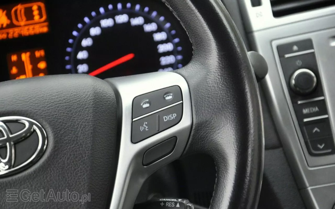 TOYOTA Avensis 1.8 Sol plus