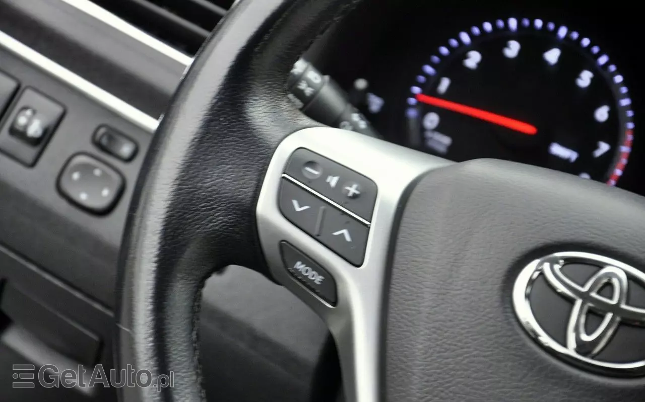 TOYOTA Avensis 1.8 Sol plus