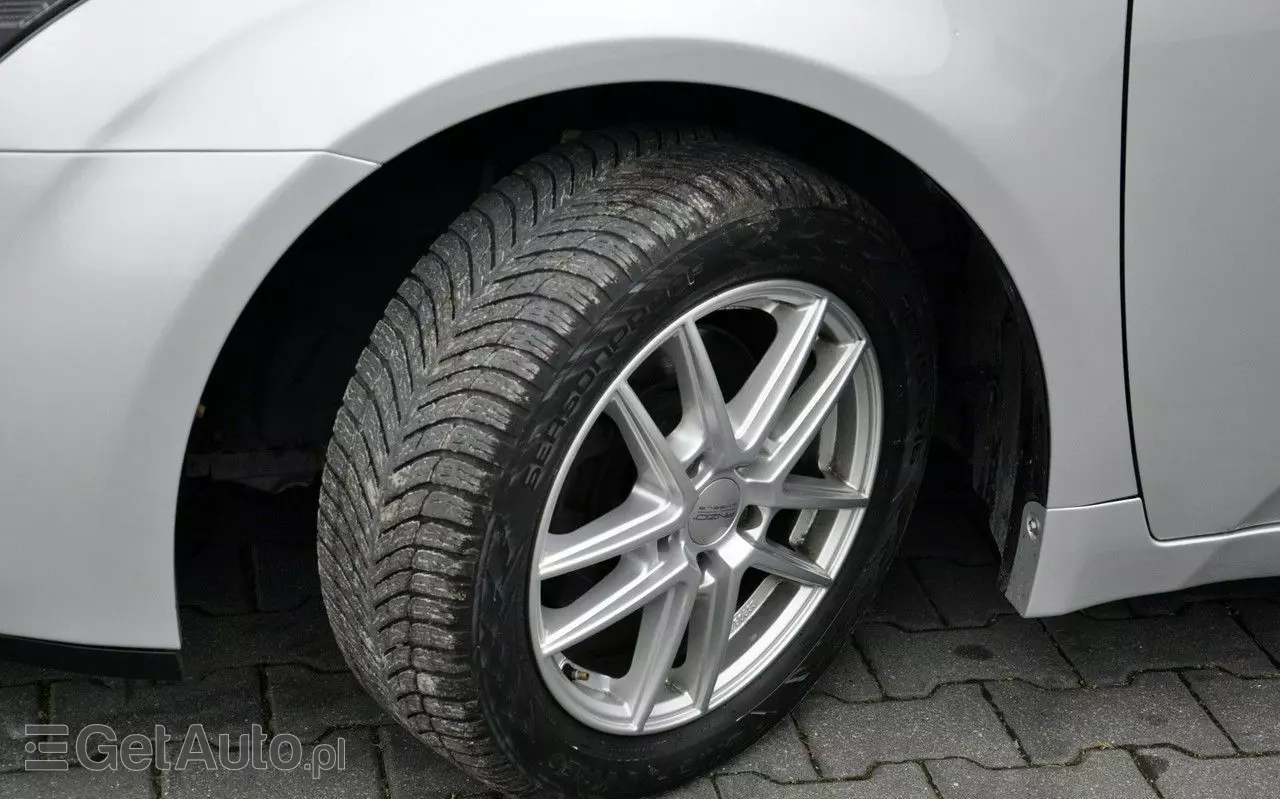 TOYOTA Avensis 1.8 Sol plus