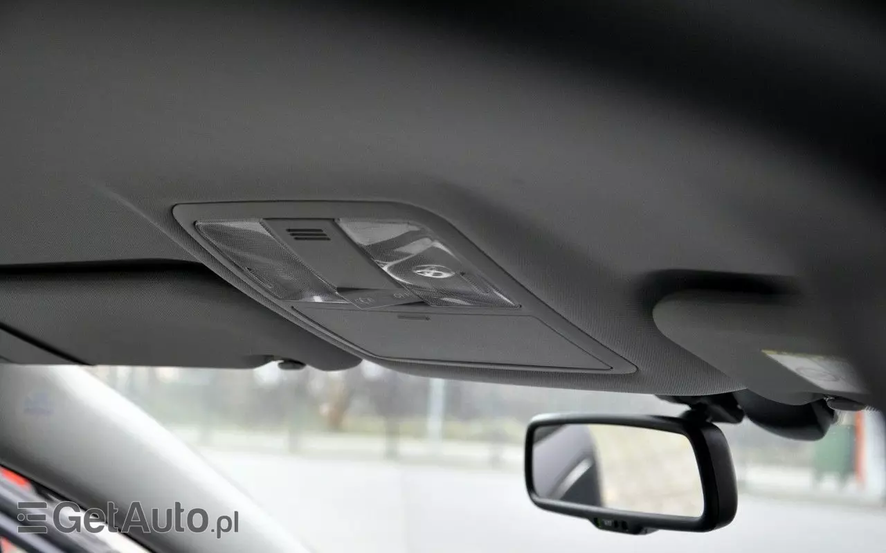 TOYOTA Avensis 1.8 Sol plus