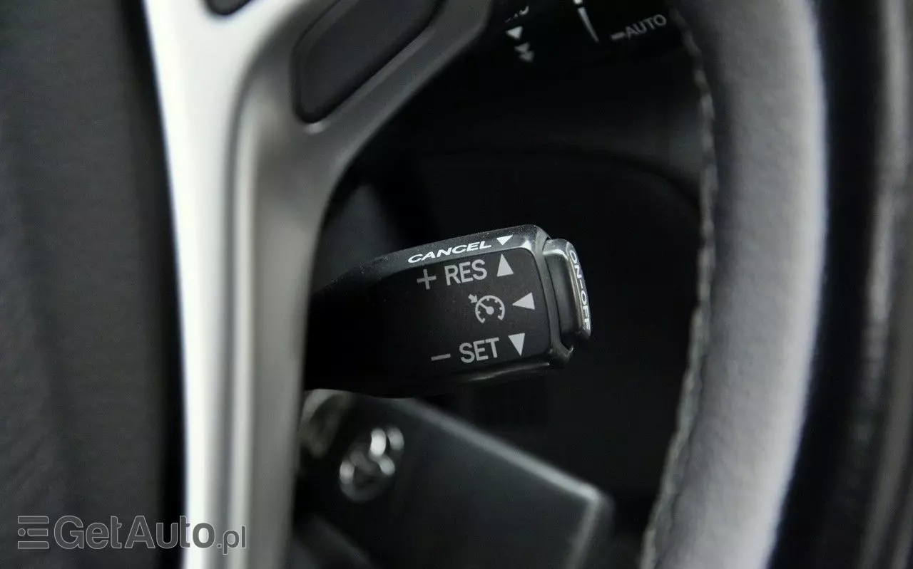 TOYOTA Avensis 1.8 Sol plus