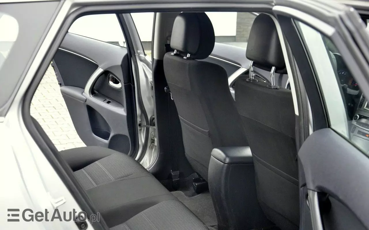 TOYOTA Avensis 1.8 Sol plus