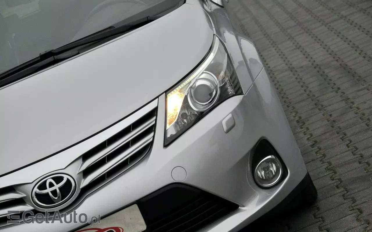 TOYOTA Avensis 1.8 Sol plus