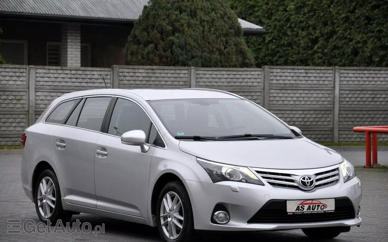 TOYOTA Avensis 1.8 Sol plus