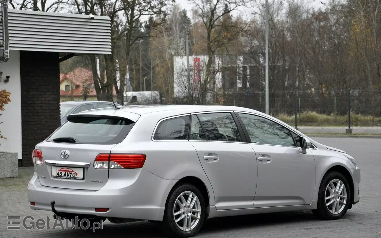TOYOTA Avensis 1.8 Sol plus