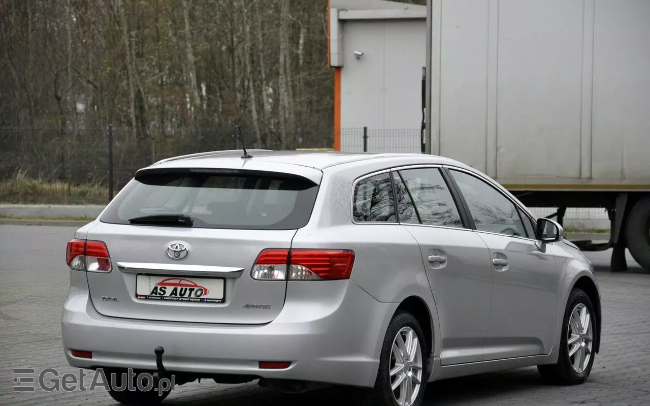 TOYOTA Avensis 1.8 Sol plus