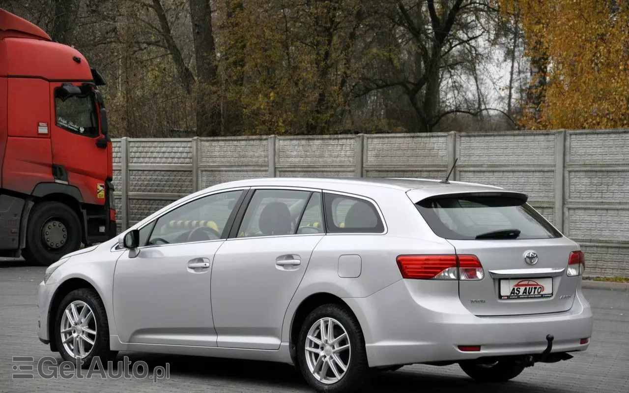 TOYOTA Avensis 1.8 Sol plus