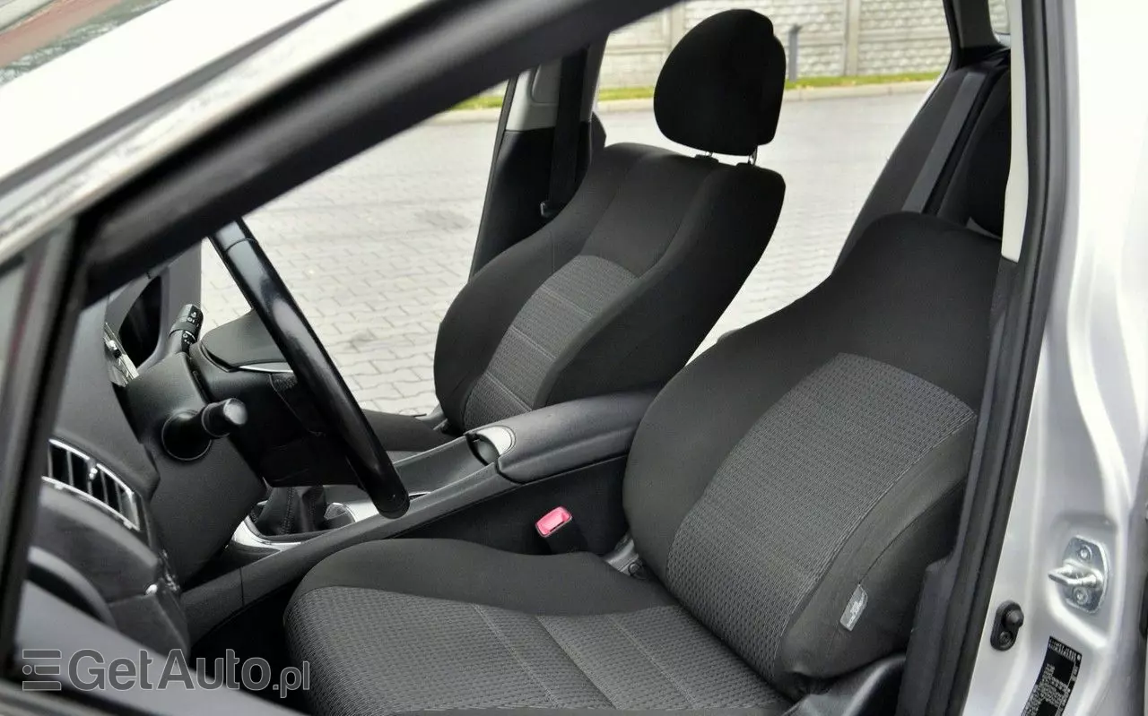 TOYOTA Avensis 1.8 Sol plus