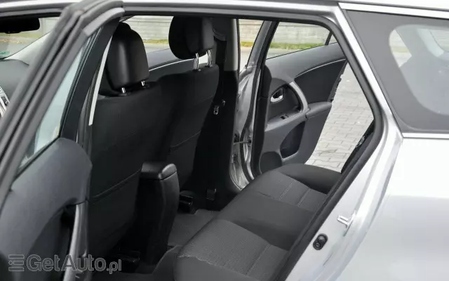 TOYOTA Avensis 1.8 Sol plus