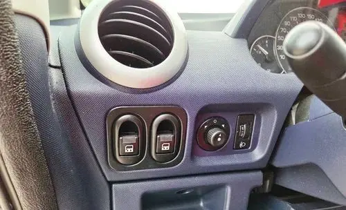 PEUGEOT 1007 