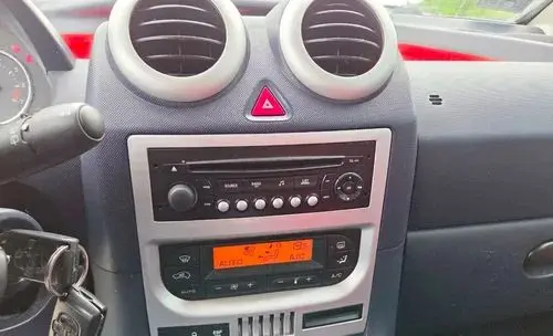 PEUGEOT 1007 