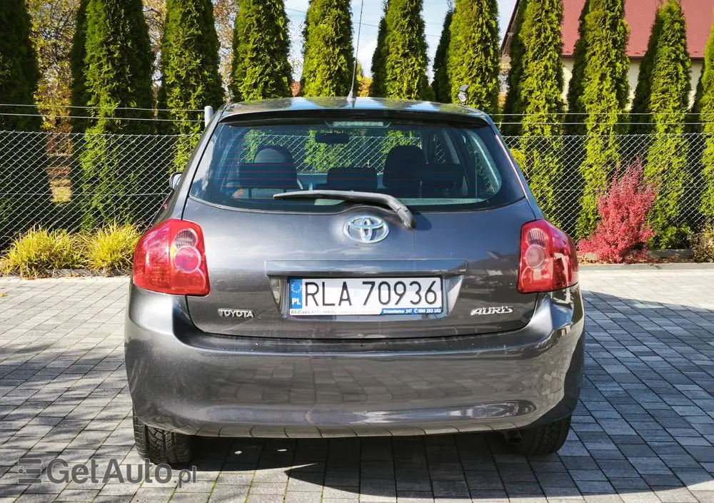 TOYOTA Auris 1.4 VVT-i Luna