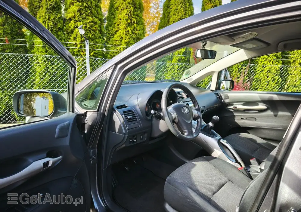 TOYOTA Auris 1.4 VVT-i Luna