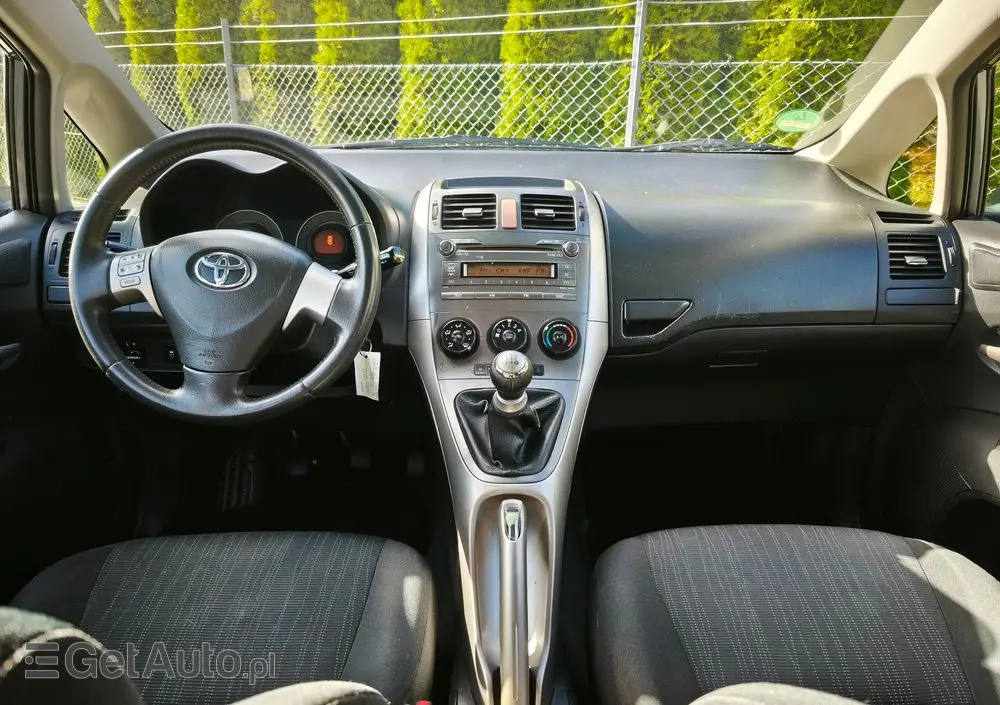 TOYOTA Auris 1.4 VVT-i Luna