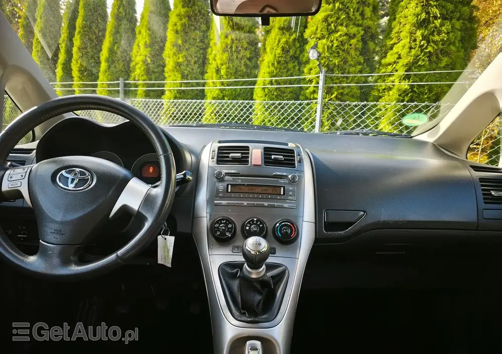 TOYOTA Auris 1.4 VVT-i Luna