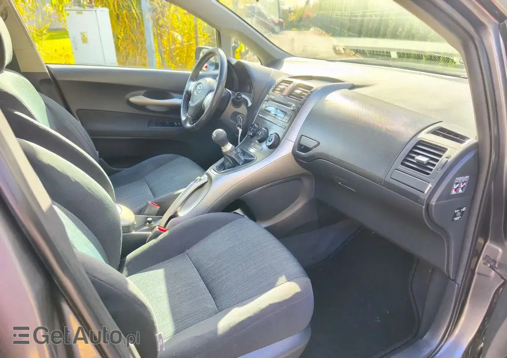 TOYOTA Auris 1.4 VVT-i Luna