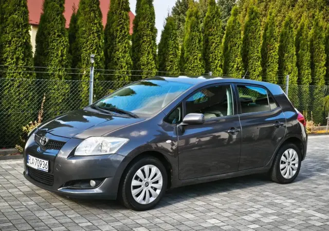TOYOTA Auris 1.4 VVT-i Luna