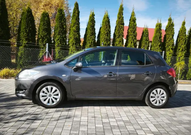 TOYOTA Auris 1.4 VVT-i Luna