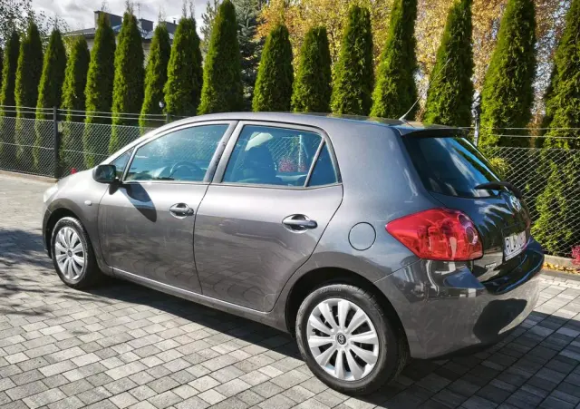 TOYOTA Auris 1.4 VVT-i Luna