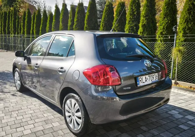 TOYOTA Auris 1.4 VVT-i Luna