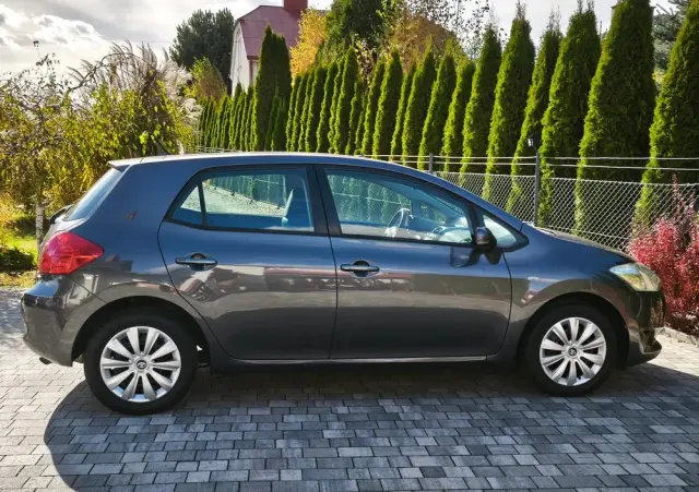 TOYOTA Auris 1.4 VVT-i Luna