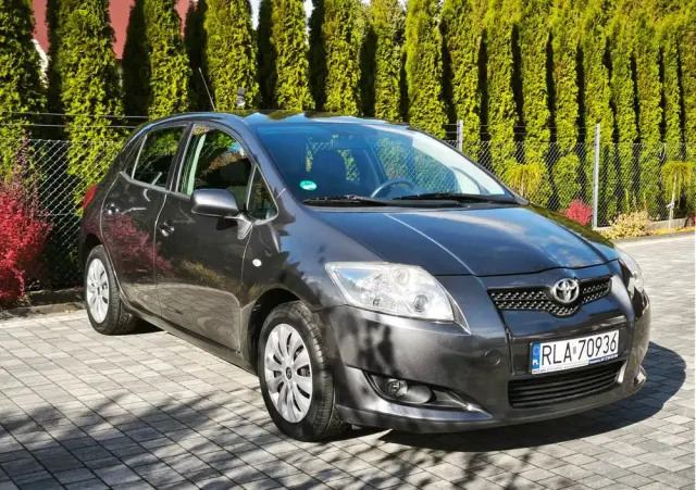 TOYOTA Auris 1.4 VVT-i Luna
