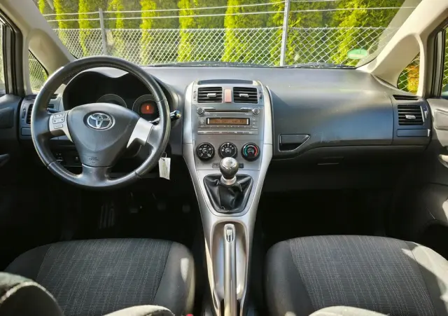 TOYOTA Auris 1.4 VVT-i Luna