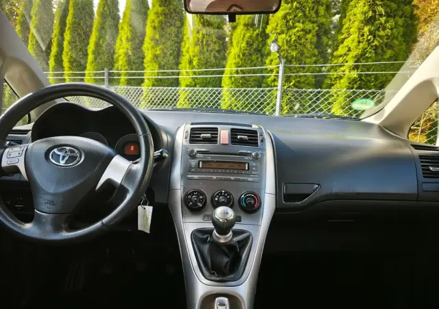 TOYOTA Auris 1.4 VVT-i Luna