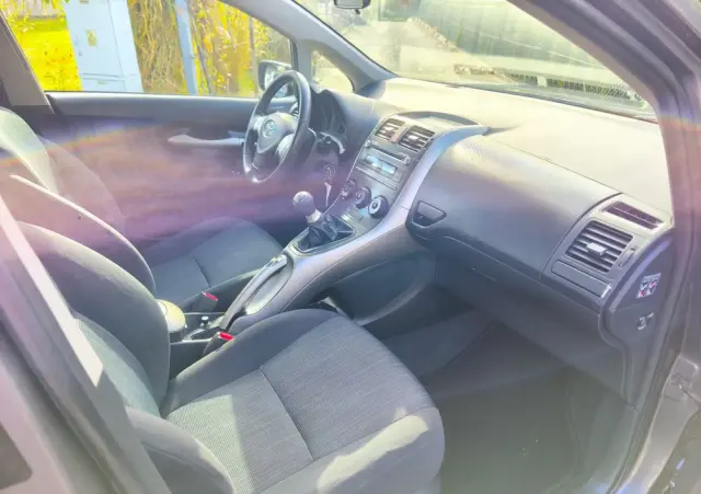 TOYOTA Auris 1.4 VVT-i Luna