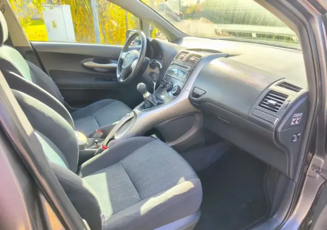 TOYOTA Auris 1.4 VVT-i Luna