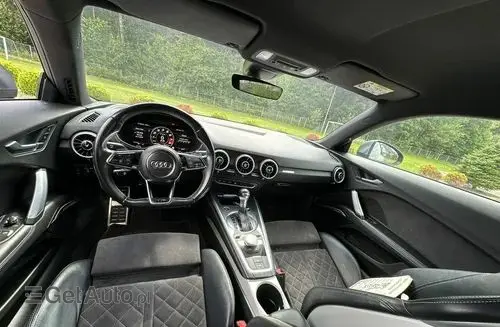 AUDI TT 