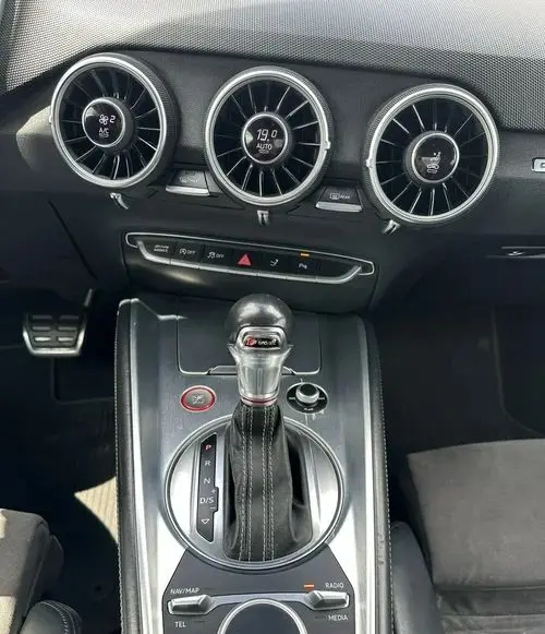 AUDI TT 