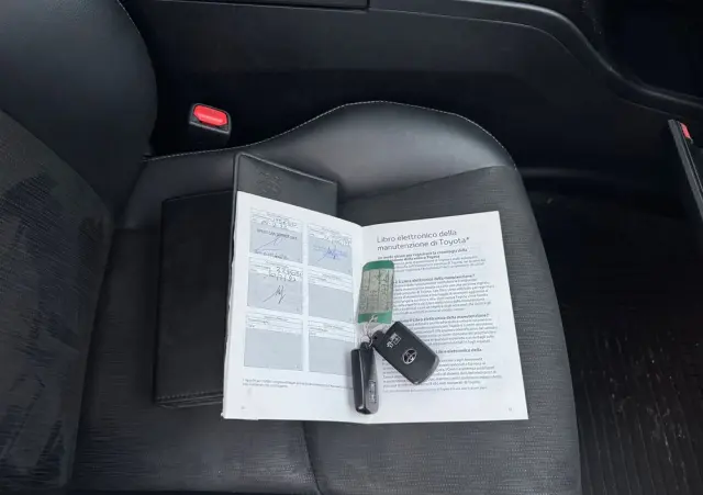 TOYOTA Prius+ (Hybrid) Comfort