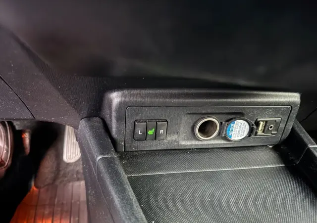 TOYOTA Prius+ (Hybrid) Comfort