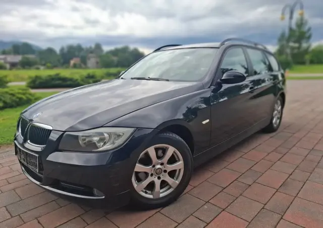 BMW Seria 3 318i