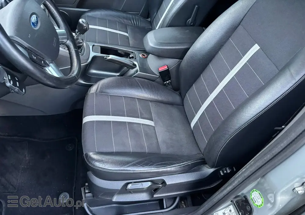 FORD Kuga 2.0 TDCi 2x4 Titanium