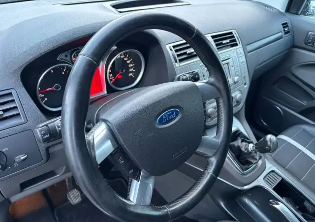 FORD Kuga 2.0 TDCi 2x4 Titanium