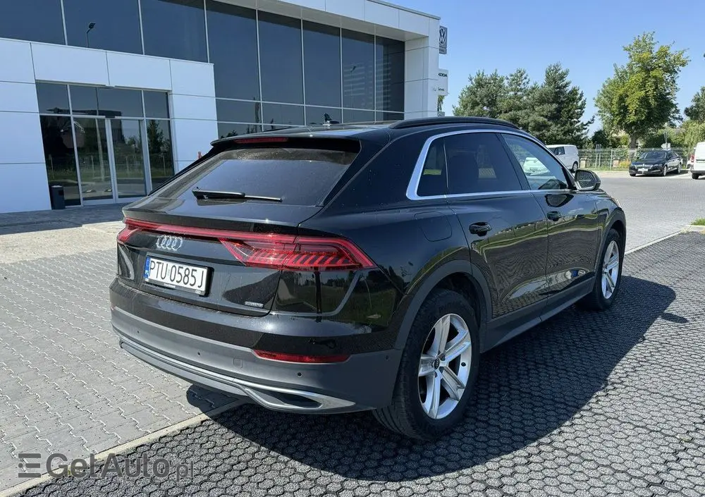 AUDI Q8 55 TFSI quattro tiptronic
