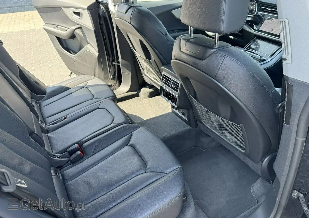 AUDI Q8 55 TFSI quattro tiptronic