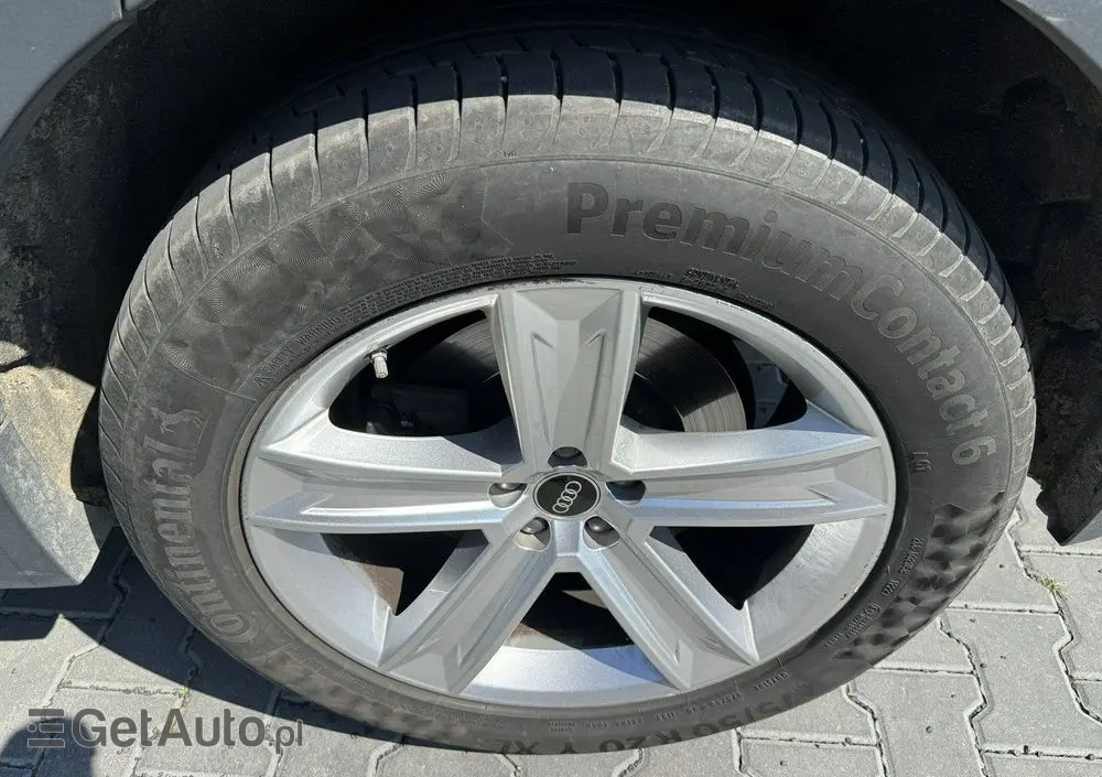 AUDI Q8 55 TFSI quattro tiptronic