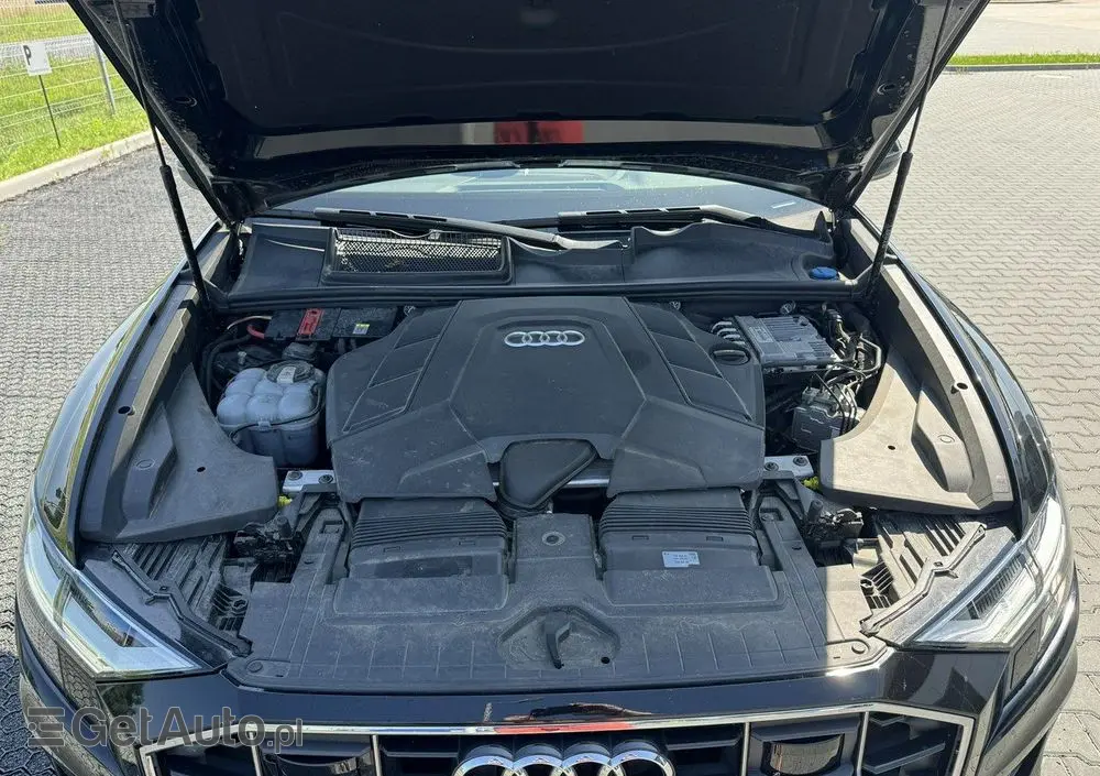 AUDI Q8 55 TFSI quattro tiptronic