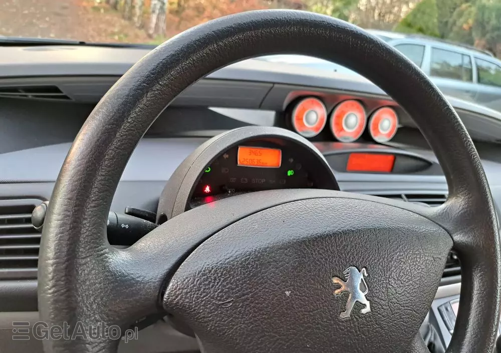 PEUGEOT 807 2.0 HDi Trendy