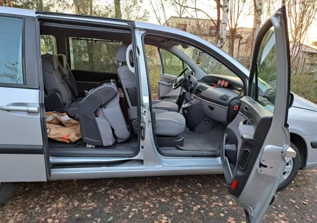 PEUGEOT 807 2.0 HDi Trendy