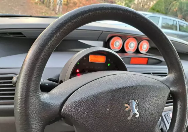 PEUGEOT 807 2.0 HDi Trendy