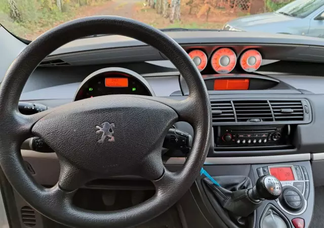 PEUGEOT 807 2.0 HDi Trendy